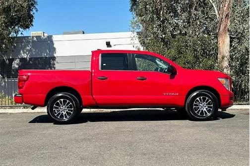 2023 Nissan Titan SV