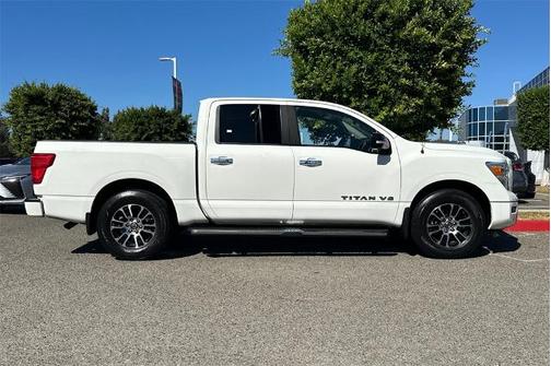 2020 Nissan Titan SV