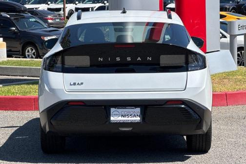 Everest White P 2026 Nissan Leaf PLATINUM+