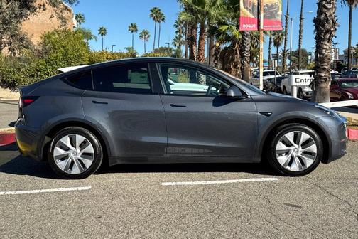 Midnight Silver Metallic 2023 Tesla Model Y Long Range