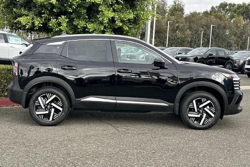 Super Black 2027 Nissan Kicks SV