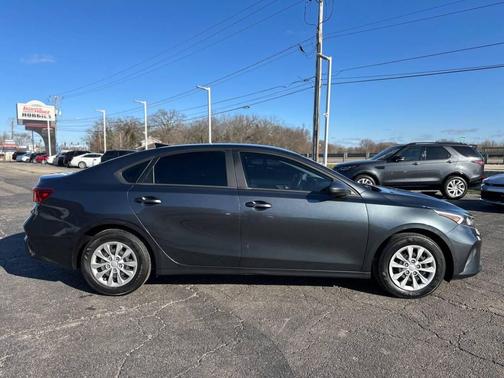 Gravity Gray 2022 Kia Forte FE