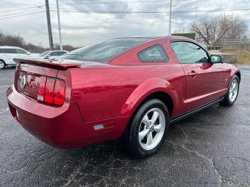 2007 Ford Mustang Deluxe