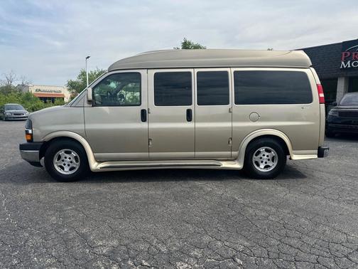Gold 2008 Chevrolet Express 1500 Base