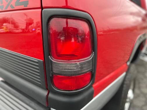 Flame Red / Light Driftwood SG 2000 Dodge Ram 2500 SLT
