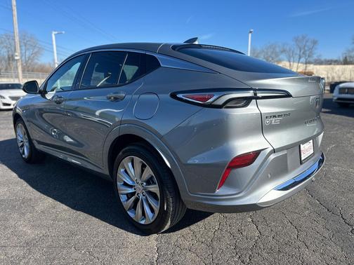 Moonstone Gray Metallic 2025 Buick Envista Avenir FWD