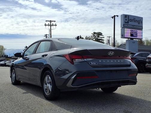 2025 Hyundai ELANTRA SE