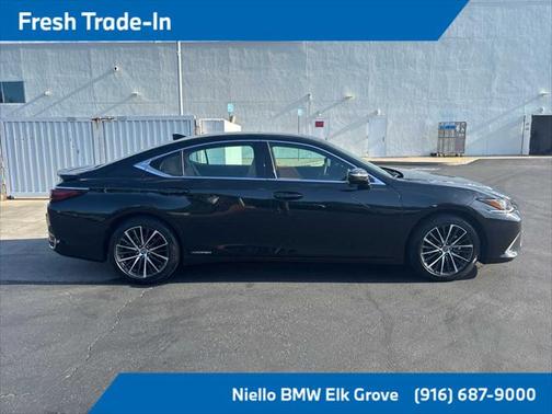 2022 Lexus ES 300h Base