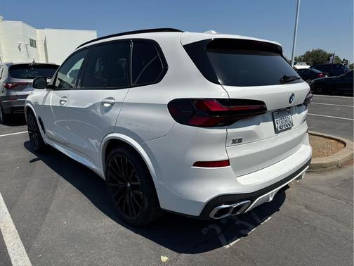 2025 BMW X5 M60i