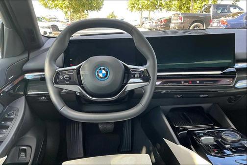 2025 BMW i5 eDrive40