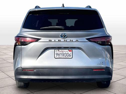 2021 Toyota Sienna LE