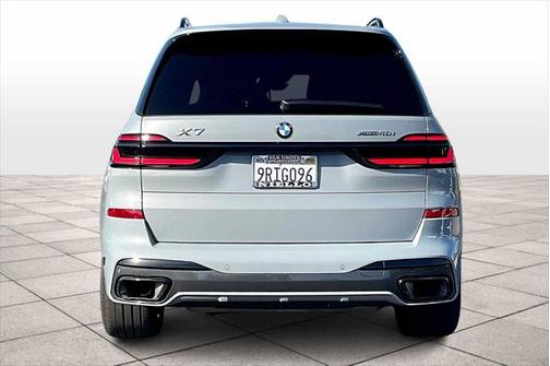 2025 BMW X7 xDrive40i