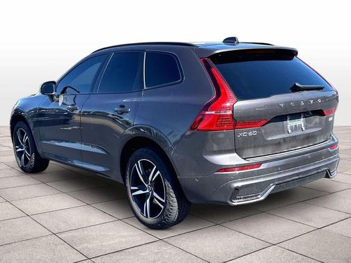 Platinum Grey Metallic 2022 Volvo XC60 B5 R-Design