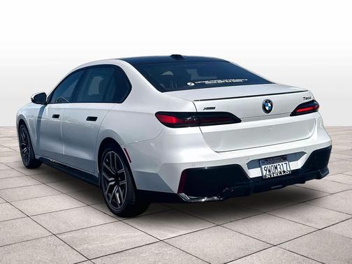 Mineral White Metallic 2026 BMW 750e i xDrive