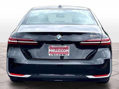 Black Sapphire Metallic 2027 BMW 530 i