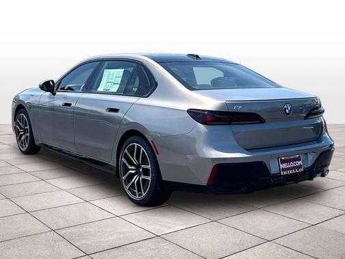 Oxide Grey Metallic 2026 BMW i7 xDrive60