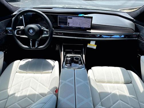 Oxide Grey Metallic 2026 BMW i7 xDrive60