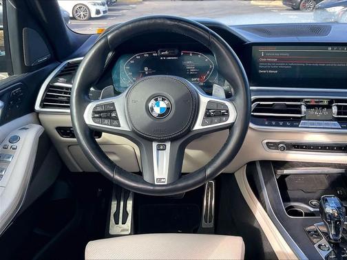 2022 BMW X7 M50i