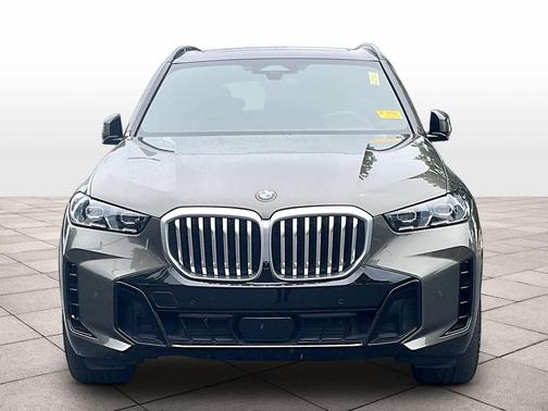 Manhattan Green Metallic 2025 BMW X5 xDrive40i
