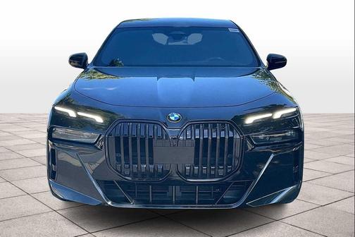 2023 BMW 740 i