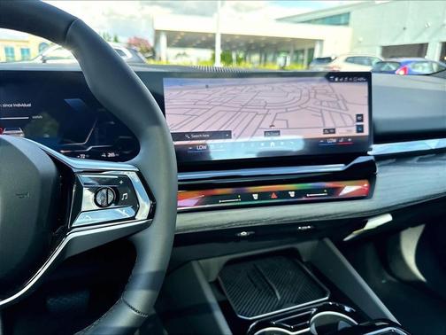 Mineral White Metallic 2027 BMW i5 eDrive40