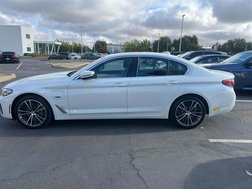 2022 BMW 530e Base