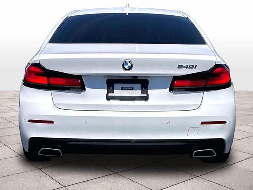Mineral White Metallic 2023 BMW 540 i