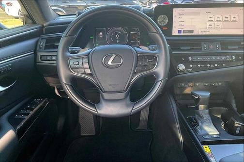 2023 Lexus ES 300h Luxury