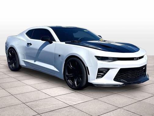 Summit White 2017 Chevrolet Camaro 1SS