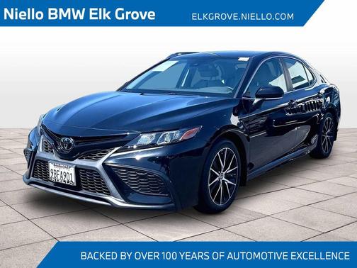 Midnight Black Metallic 2022 Toyota Camry SE
