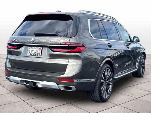 Manhattan Green Metallic 2024 BMW X7 xDrive40i