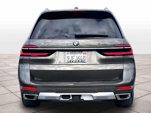 Manhattan Green Metallic 2024 BMW X7 xDrive40i