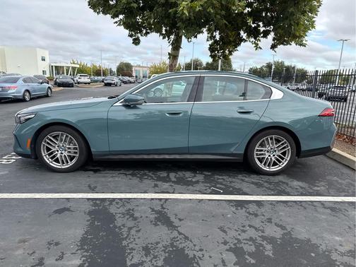2024 BMW 530 Sedan