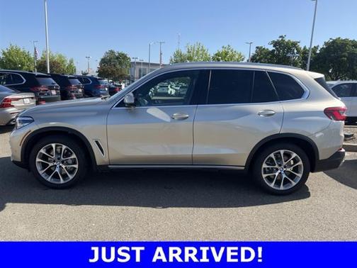 Photo 2 of 7 of 2019 BMW X5 xDrive40i