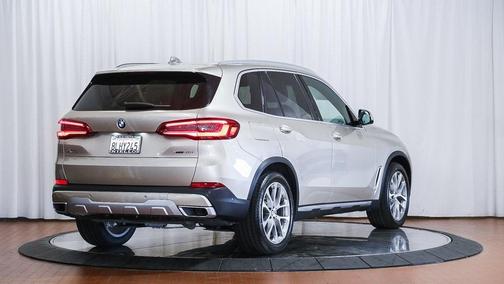 Photo 4 of 28 of 2019 BMW X5 xDrive40i