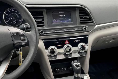 2019 Hyundai ELANTRA SE