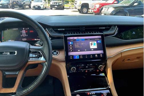 2023 Jeep Grand Cherokee Summit