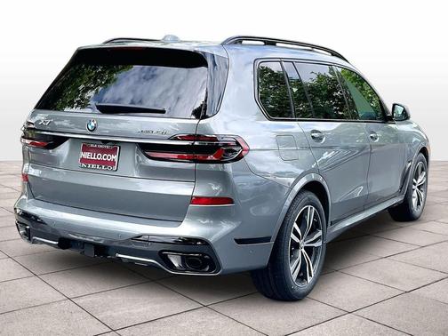 Skyscraper Grey Metallic 2026 BMW X7 xDrive40i