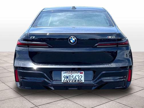 Black Sapphire Metallic 2024 BMW i7 M70