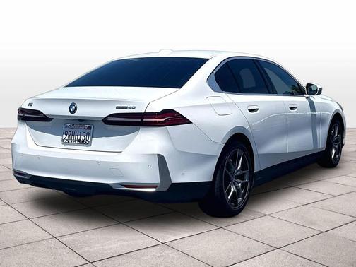 Alpine White 2024 BMW i5 eDrive40