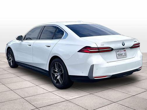 Alpine White 2024 BMW i5 eDrive40