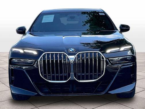 Black Sapphire Metallic 2023 BMW 740 i