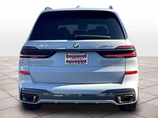Brooklyn Grey Metallic 2026 BMW X7 xDrive40i