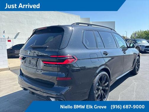 2025 BMW X7 xDrive40i