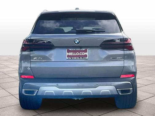 Skyscraper Grey Metallic 2026 BMW X5 xDrive40i