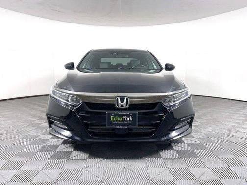 Photo 2 of 32 of 2018 Honda Accord Sport