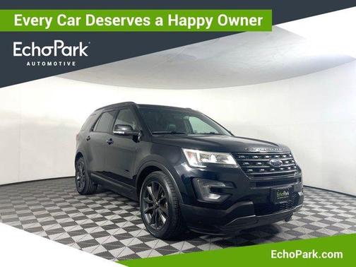 Photo 1 of 37 of 2017 Ford Explorer XLT