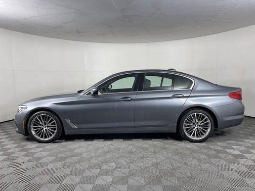 Photo 5 of 36 of 2019 BMW 530 i
