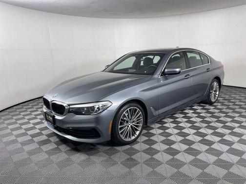 Photo 3 of 36 of 2019 BMW 530 i