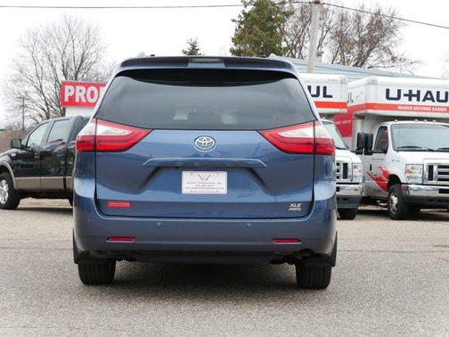2017 Toyota Sienna XLE Premium